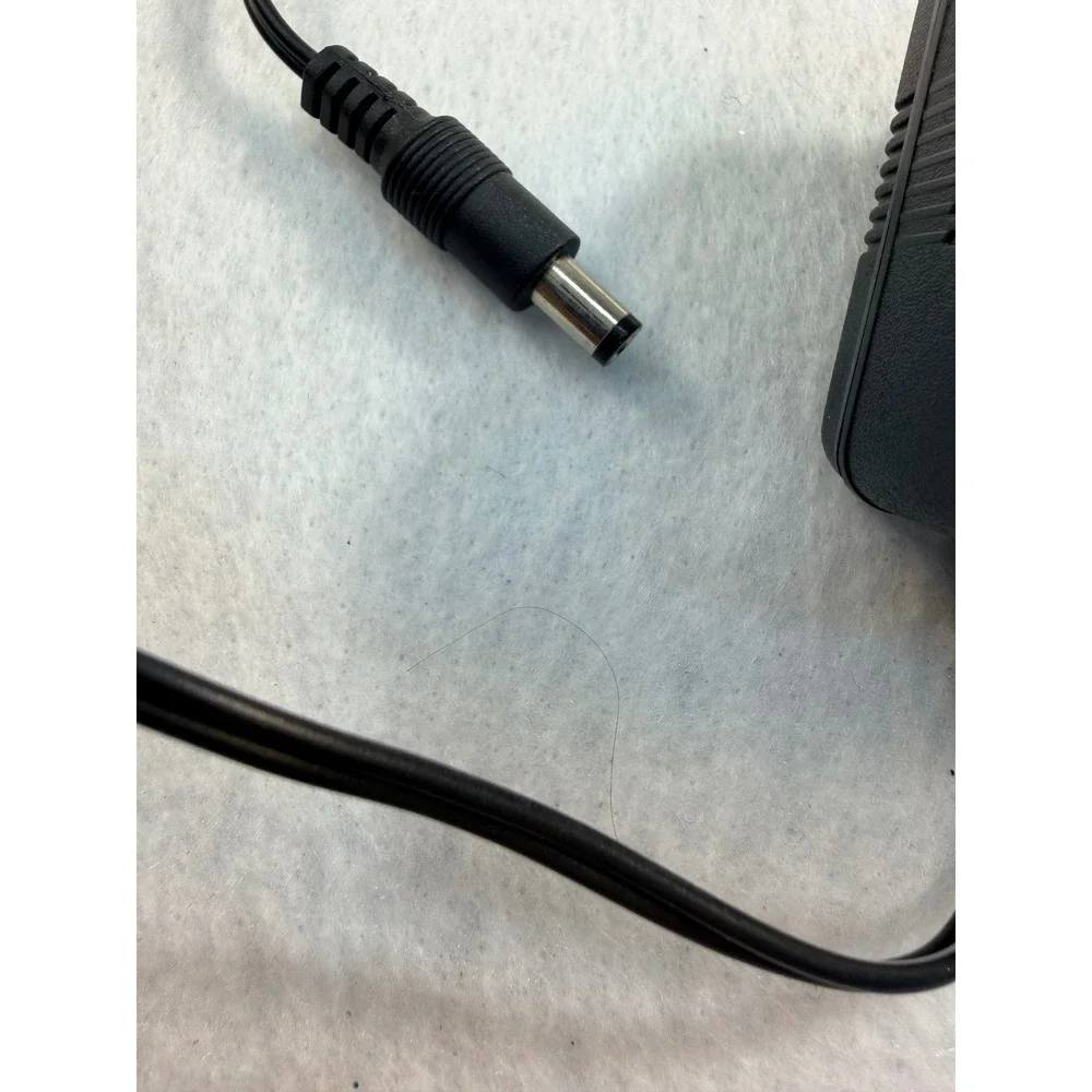 RadioShack AC Adapter U120025D 33-1197 12VDC 250mA Center Negative Power Supply